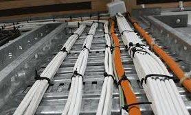 Electrical cabling in a tray